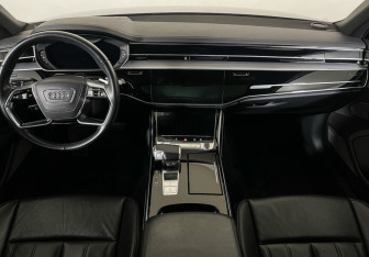 Подержанный автомобиль Audi A8 2019 года (12 фото)