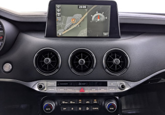 Подержанный автомобиль Kia Stinger 2019 года (17 фото)