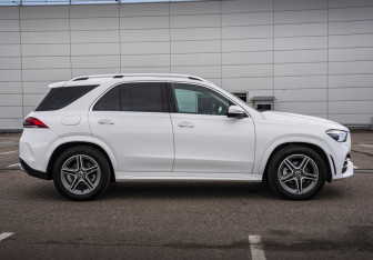 Подержанный автомобиль Mercedes-Benz GLE 2021 года (4 фото)