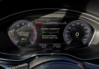 Подержанный автомобиль Audi A4 Sedan 2021 года (13 фото)