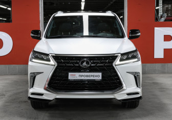 Подержанный автомобиль Lexus LX 2018 года (2 фото)