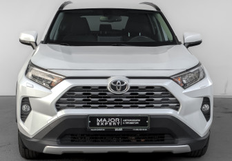 Подержанный автомобиль Toyota RAV4 2021 года (2 фото)