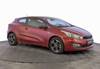 Подержанный автомобиль Kia Ceed Hatchback 2014 года (3 фото)