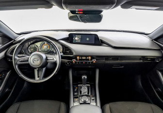 Подержанный автомобиль Mazda 3 Hatchback 2019 года (14 фото)