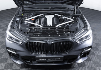 Подержанный автомобиль BMW X5 2019 года (9 фото)