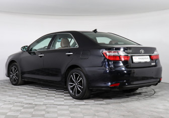 Подержанный автомобиль Toyota Camry Sedan 2017 года (4 фото)