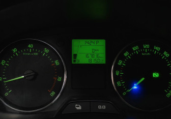 Подержанный автомобиль Skoda Fabia Hatchback 2012 года (14 фото)