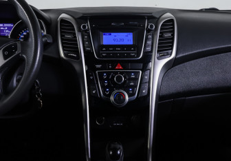 Подержанный автомобиль Hyundai i30 Hatchback 2013 года (13 фото)