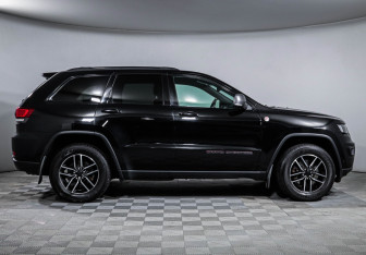 Подержанный автомобиль Jeep Grand Cherokee 2021 года (4 фото)