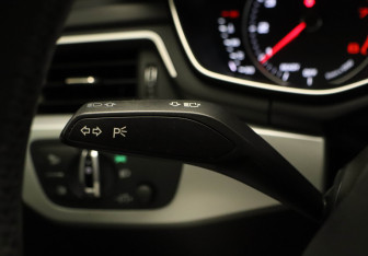 Подержанный автомобиль Audi A4 Sedan 2017 года (12 фото)