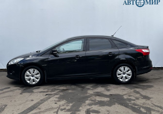 Подержанный автомобиль Ford Focus Sedan 2013 года (8 фото)