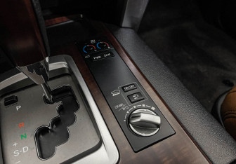 Подержанный автомобиль Toyota Land Cruiser Suv 2014 года (17 фото)