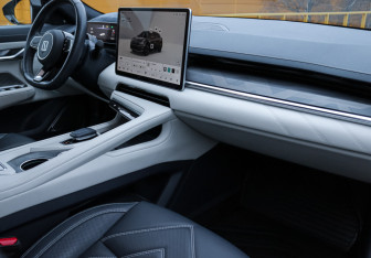 Подержанный автомобиль Zeekr 001 2023 года (5 фото)