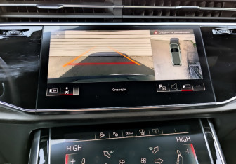 Подержанный автомобиль Audi Q7 2021 года (25 фото)