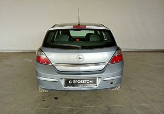 Подержанный автомобиль Opel Astra Hatchback 2009 года (5 фото)