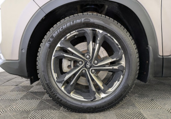Подержанный автомобиль Hyundai Santa Fe 2018 года (14 фото)