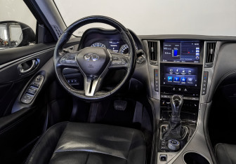 Подержанный автомобиль Infiniti Q50 2017 года (29 фото)