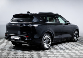 Подержанный автомобиль Voyah Free 2023 года (5 фото)