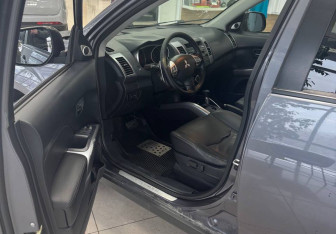 Подержанный автомобиль Mitsubishi Outlander 2007 года (8 фото)