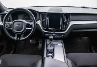 Подержанный автомобиль Volvo XC60 2019 года (13 фото)