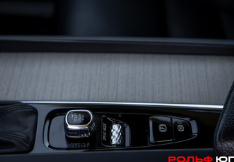 Подержанный автомобиль Volvo XC60 2021 года (11 фото)