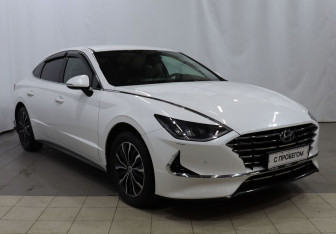 Подержанный автомобиль Hyundai Sonata 2020 года (3 фото)
