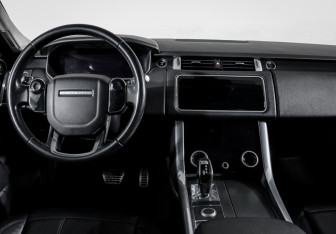 Подержанный автомобиль Land Rover Range Rover Sport 2018 года (12 фото)