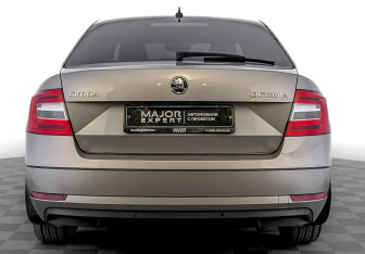 Подержанный автомобиль Skoda Octavia Liftback 2019 года (6 фото)