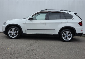 Подержанный автомобиль BMW X5 2011 года (8 фото)