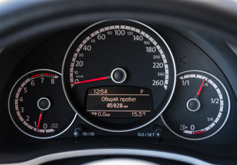 Подержанный автомобиль Volkswagen Beetle Hatchback 2014 года (11 фото)