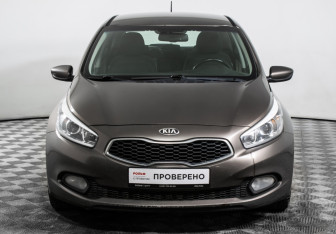 Подержанный автомобиль Kia Ceed Hatchback 2012 года (2 фото)