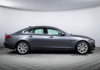 Подержанный автомобиль Jaguar XF Sedan 2017 года (4 фото)