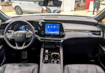 Новый Lexus RX 2025 (10 фото)