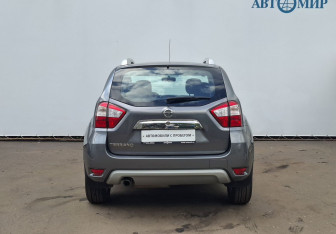 Подержанный автомобиль Nissan Terrano 2014 года (6 фото)