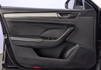 Подержанный автомобиль Skoda Superb Liftback 2020 года (19 фото)