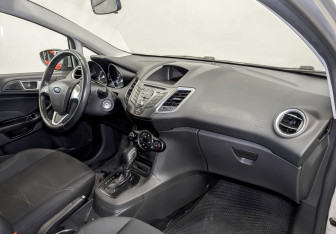 Подержанный автомобиль Ford Fiesta Sedan 2016 года (11 фото)