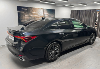 Подержанный автомобиль Toyota Avalon 2022 года (4 фото)