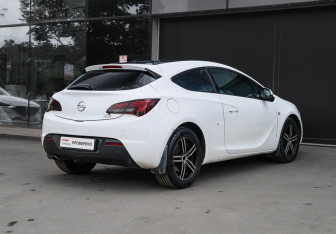 Подержанный автомобиль Opel Astra Hatchback 2014 года (4 фото)