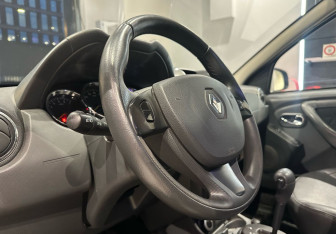 Подержанный автомобиль Renault Duster 2015 года (12 фото)