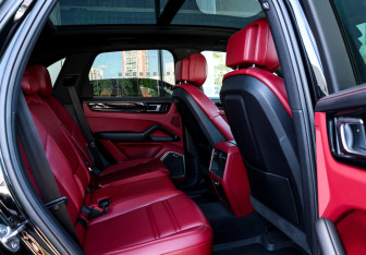 Подержанный автомобиль Porsche Cayenne 2020 года (15 фото)