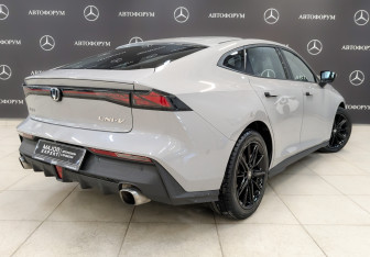 Подержанный автомобиль Changan UNI-V 2023 года (5 фото)