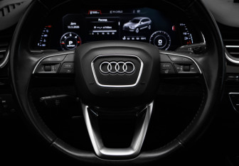 Подержанный автомобиль Audi Q7 2018 года (10 фото)