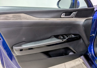 Подержанный автомобиль Kia K5 2021 года (18 фото)