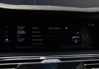 Подержанный автомобиль Hongqi E-HS9 2021 года (25 фото)