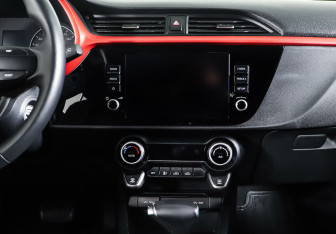 Подержанный автомобиль Kia Rio Hatchback 2021 года (13 фото)