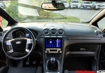 Подержанный автомобиль Ford S-MAX 2006 года (9 фото)