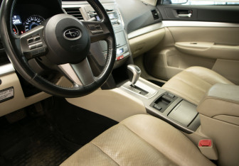 Подержанный автомобиль Subaru Legacy Sedan 2011 года (7 фото)