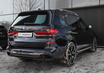 Подержанный автомобиль BMW X7 2021 года (4 фото)