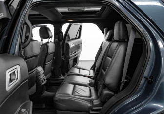 Подержанный автомобиль Ford Explorer 2013 года (16 фото)