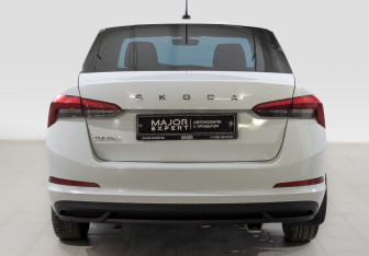 Подержанный автомобиль Skoda Rapid Liftback 2021 года (6 фото)